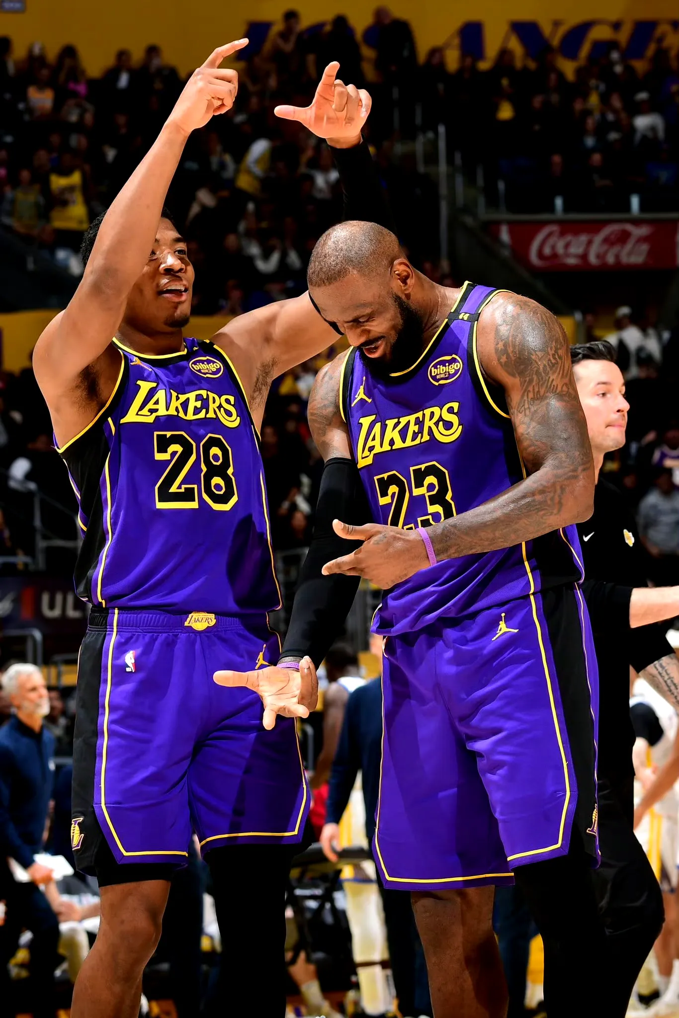 赛事直播 -步行者官方公布新规，全明星入选引发争议，逆转取胜球迷热议！的简单介绍