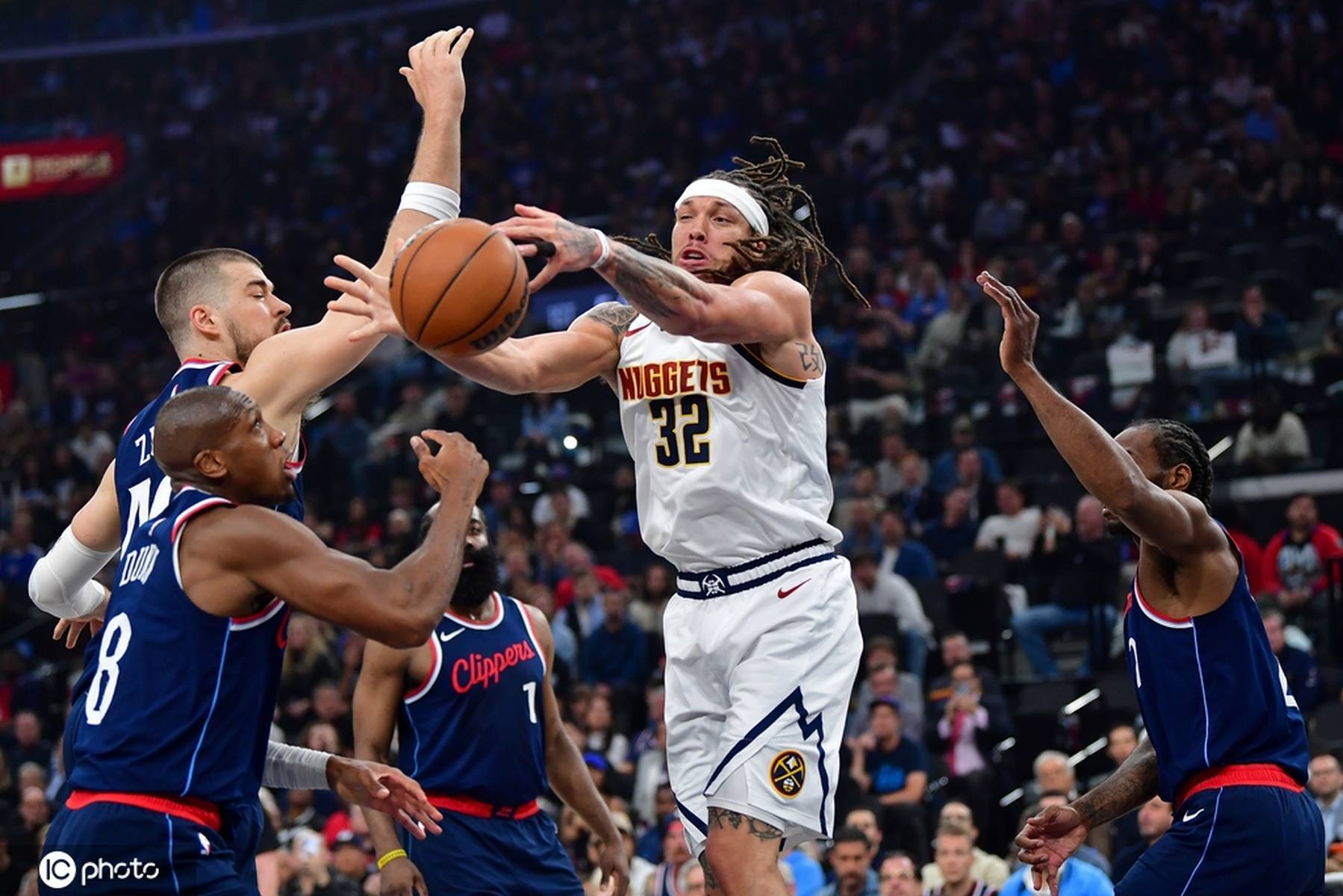 半岛体育下载 -快船惊艳全场，步行者助攻爆棚，约基奇逆转取胜！的简单介绍