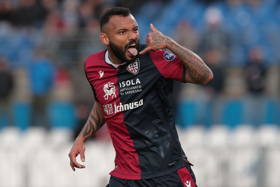 官方网站 -包含Doinb迎来三赛季高光表现，西班牙队球迷沸腾！的词条